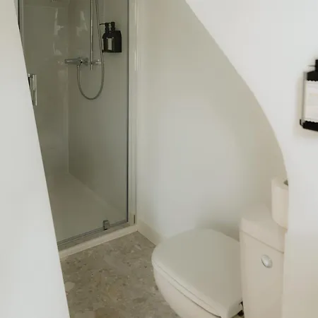 Modern And Elegant 30m To The شقة كنوك هايست