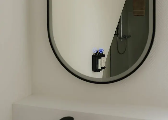 Modern And Elegant 30m To The Apartment